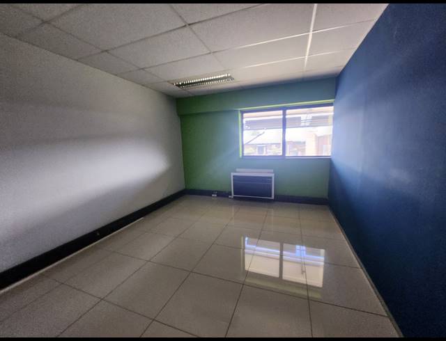 1,840M² OFFICE TO LET IN RANDJESPARK
